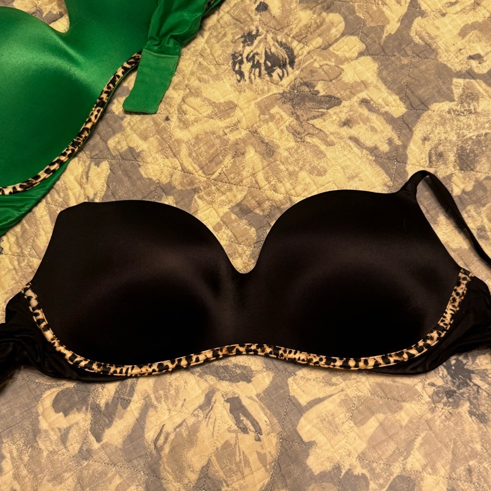 VS Set of 2 bras.